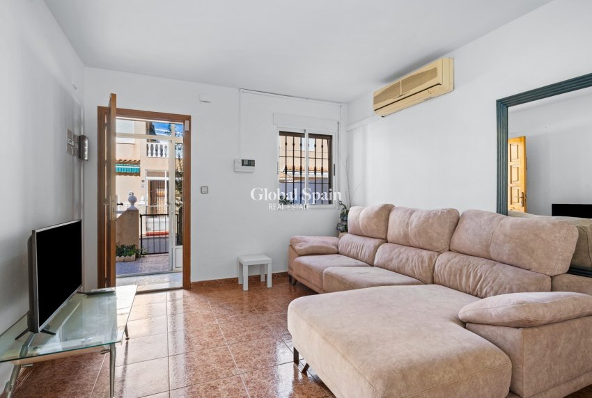 Venta - Casa -
TORREVIEJA - La Siesta