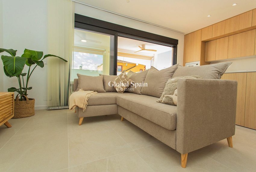 Venta - CASA -
TORREVIEJA - La Siesta