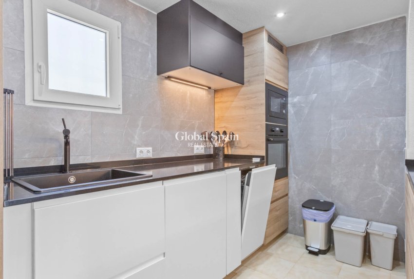 Venta - Casa -
TORREVIEJA - Lago jardin