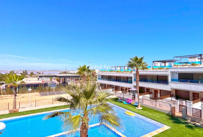 Venta - Casa -
TORREVIEJA - LOS BALCONES - LOS ALTOS