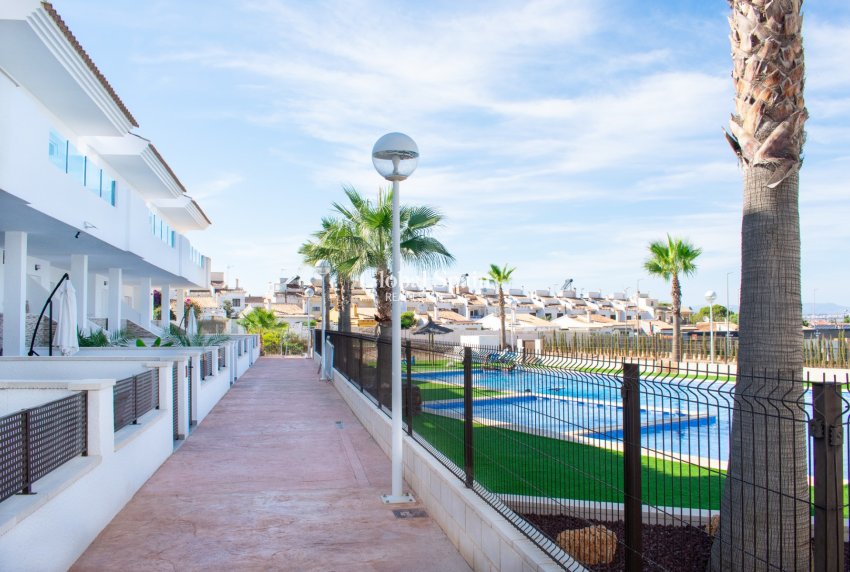 Venta - CASA -
TORREVIEJA - LOS BALCONES - LOS ALTOS