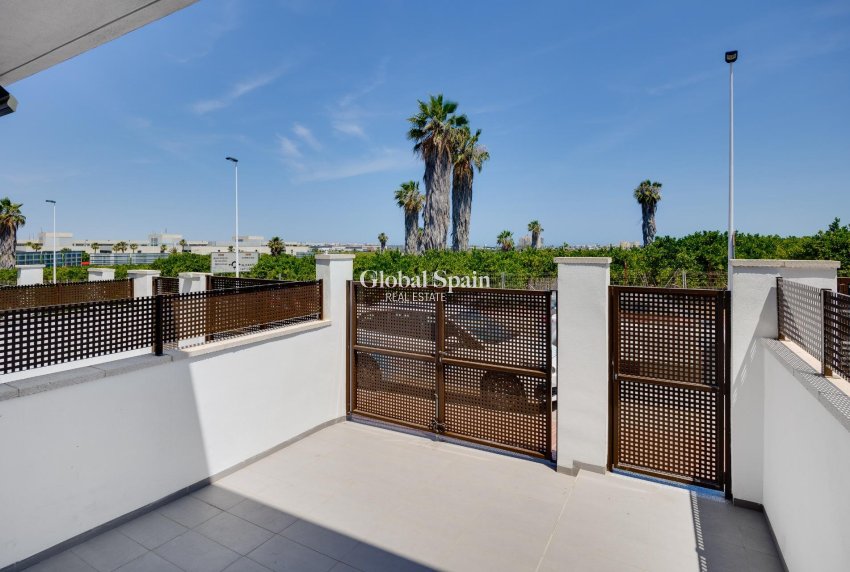 Venta - CASA -
TORREVIEJA - LOS BALCONES - LOS ALTOS