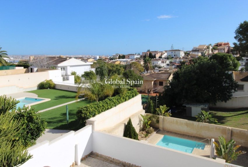 Venta - CASA -
TORREVIEJA - LOS BALCONES - LOS ALTOS