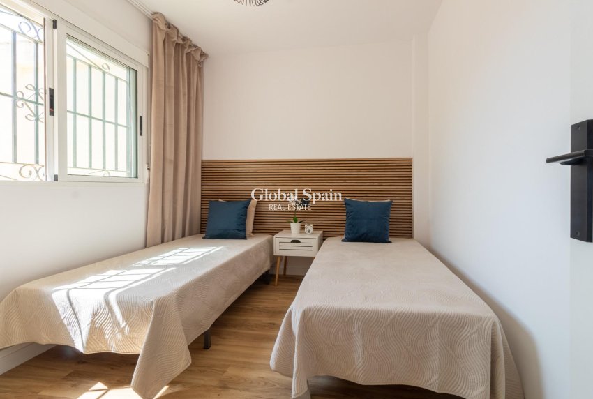 Venta - Casa -
TORREVIEJA - LOS BALCONES - LOS ALTOS