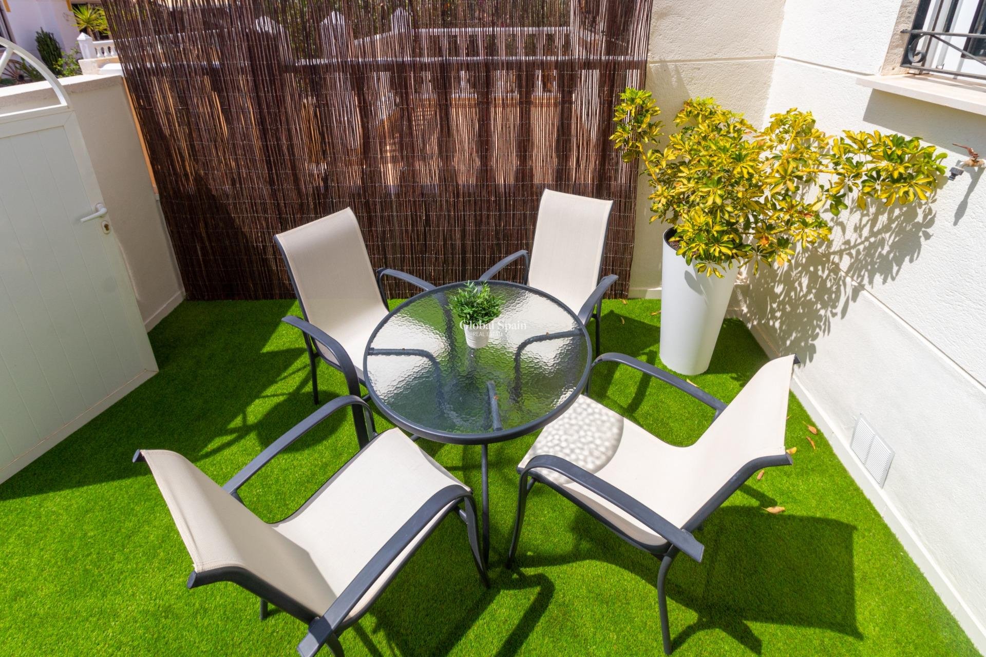 Venta - Casa -
TORREVIEJA - LOS BALCONES - LOS ALTOS