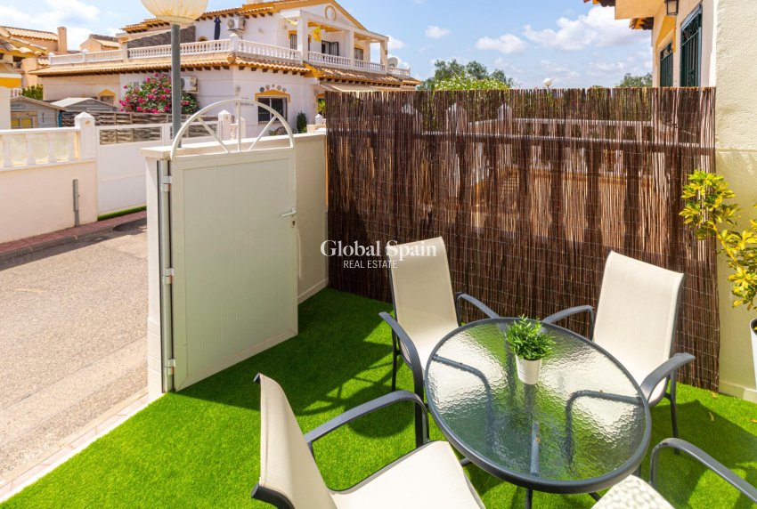 Venta - Casa -
TORREVIEJA - LOS BALCONES - LOS ALTOS