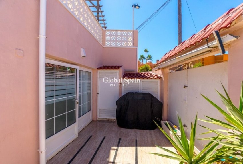 Venta - CASA -
TORREVIEJA - Los Frutales/ La Rosaleda