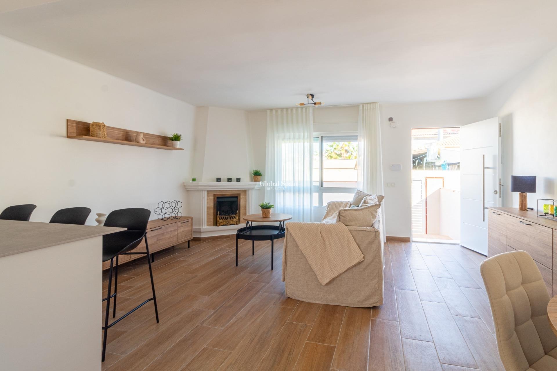 Venta - CASA -
TORREVIEJA - Los Frutales