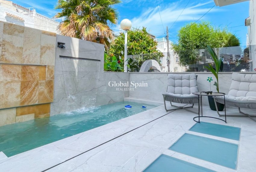 Venta - CASA -
TORREVIEJA - Nueva Torrevieja - Aguas Nuevas