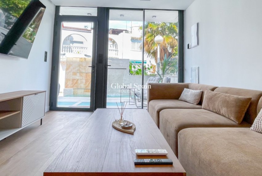 Venta - CASA -
TORREVIEJA - Nueva Torrevieja - Aguas Nuevas