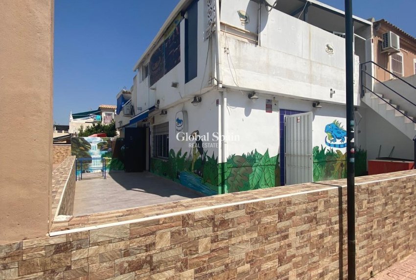 Venta - CASA -
TORREVIEJA - Parque Acuático - Sector 25