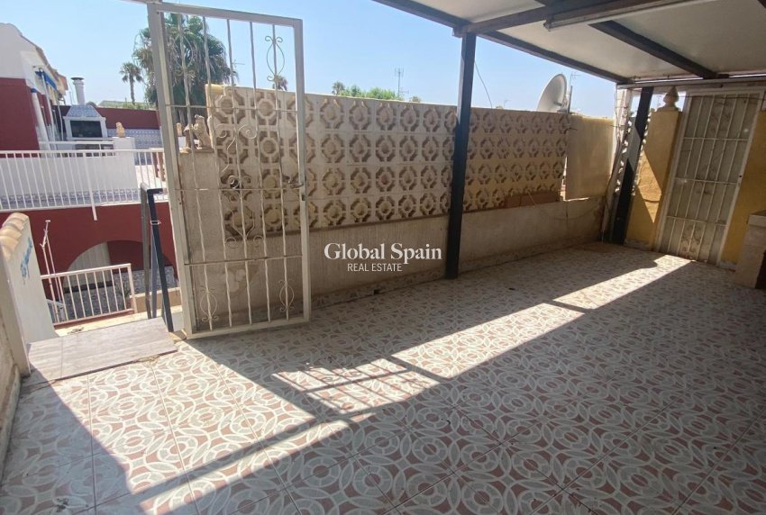 Venta - CASA -
TORREVIEJA - Parque Acuático - Sector 25