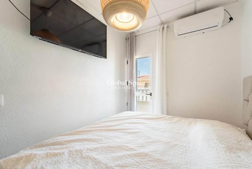 Venta - CASA -
TORREVIEJA - Playa De Los Náufragos