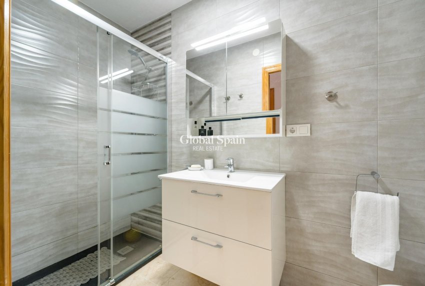 Venta - CASA -
TORREVIEJA - Playa De Los Náufragos