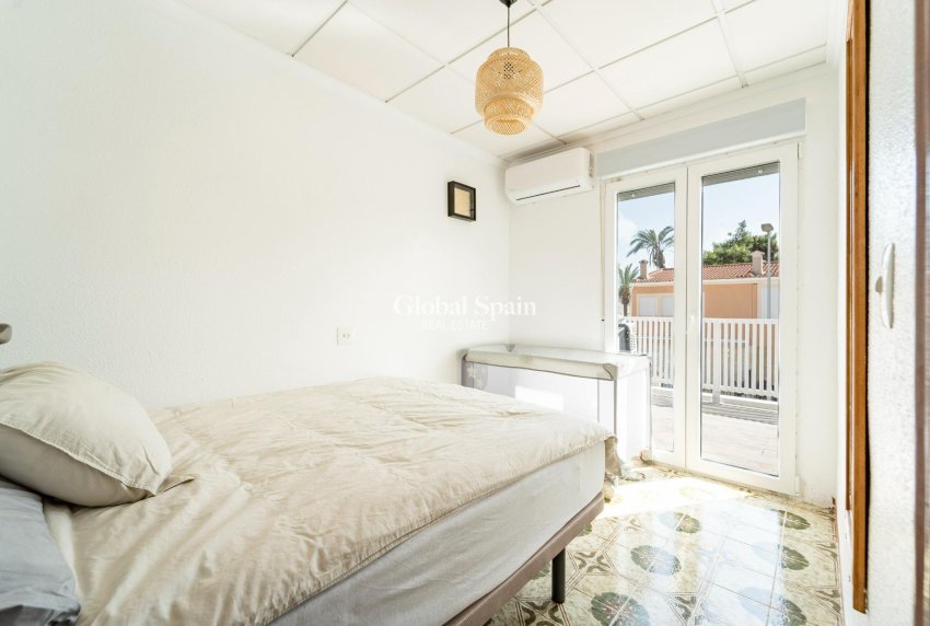 Venta - CASA -
TORREVIEJA - Playa De Los Náufragos