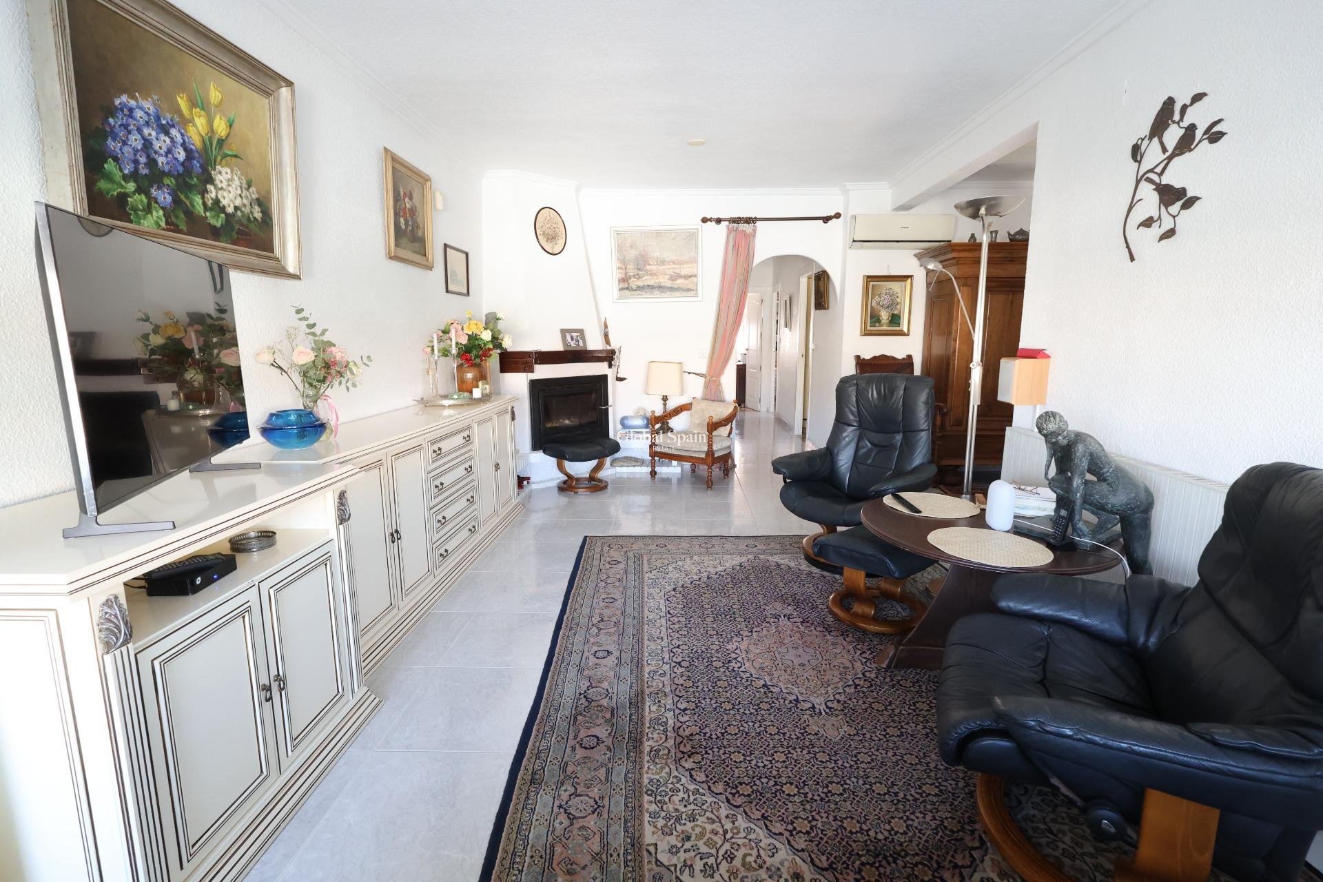 Venta - Casa -
TORREVIEJA - Punta prima