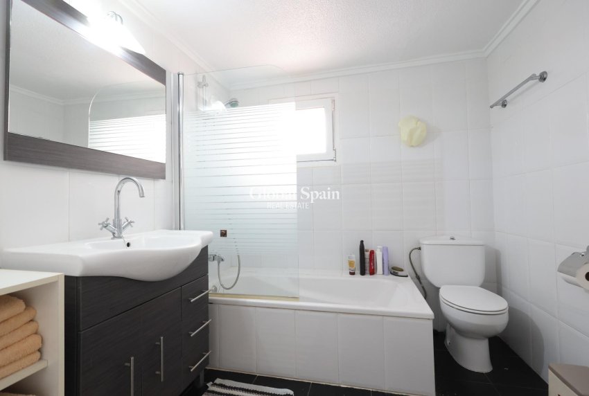 Venta - Casa -
TORREVIEJA - Punta prima