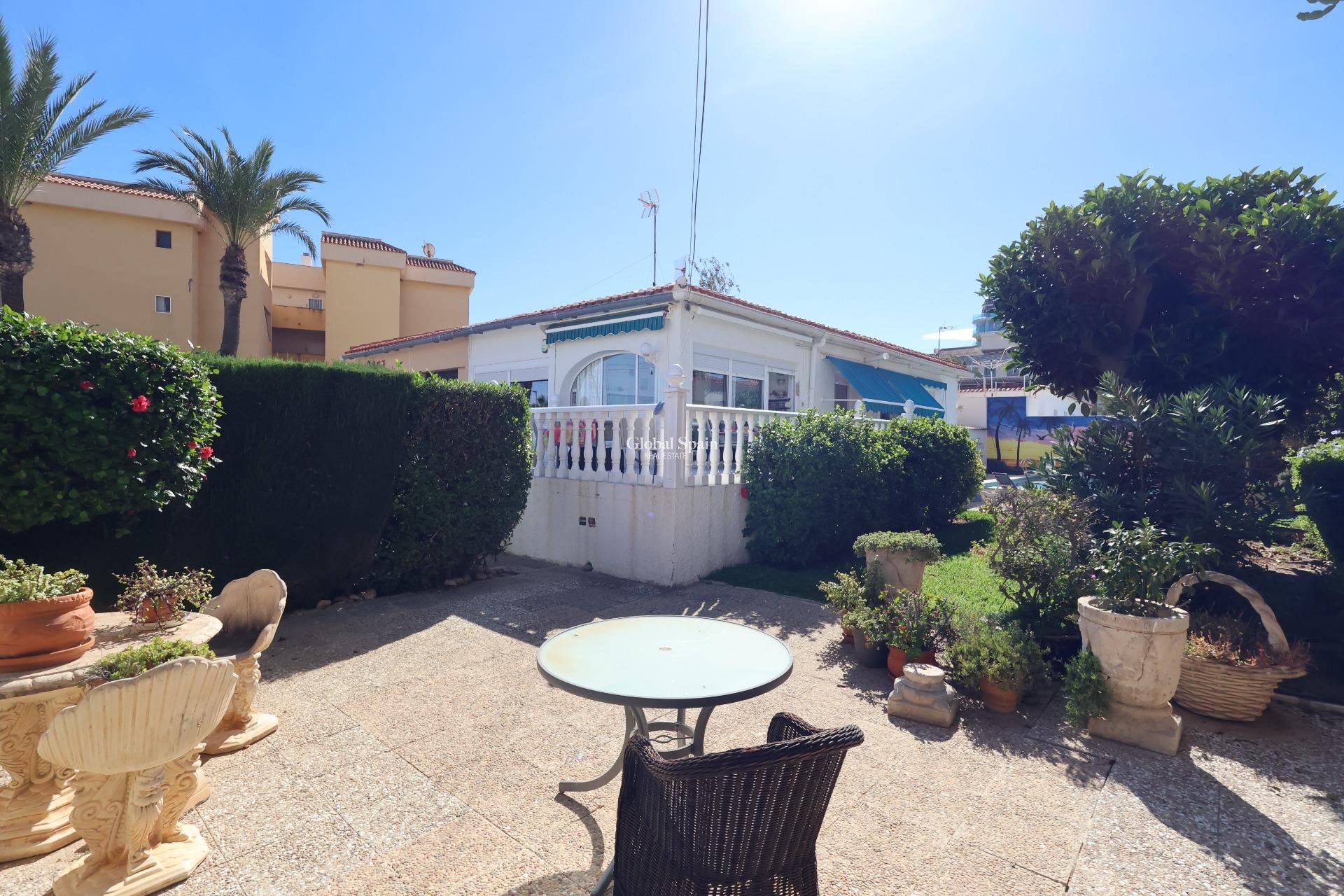 Venta - Casa -
TORREVIEJA - Punta prima