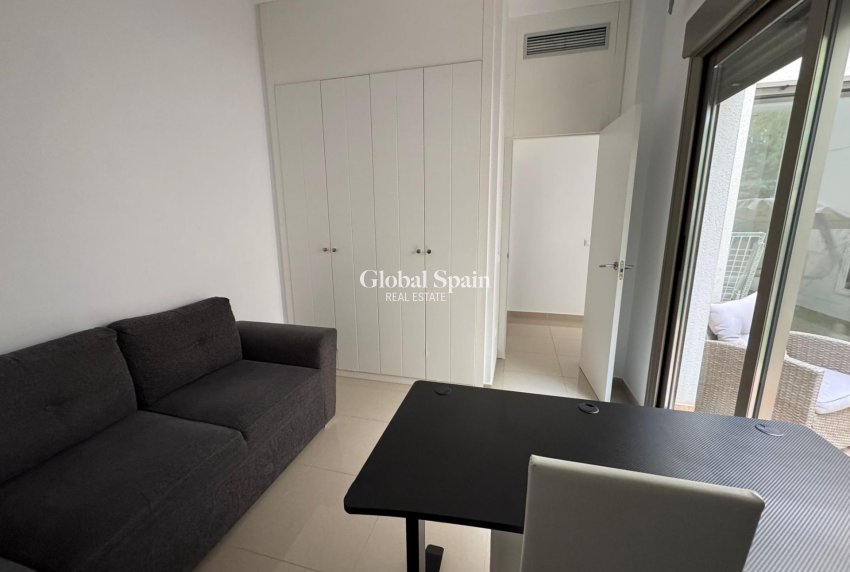 Venta - CASA -
TORREVIEJA - Punta Prima