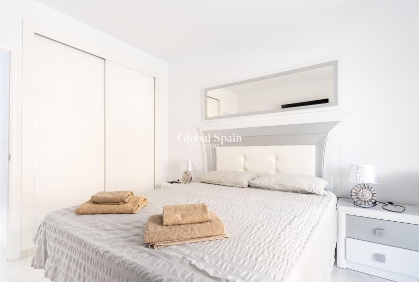 Venta - CASA -
TORREVIEJA - Punta Prima