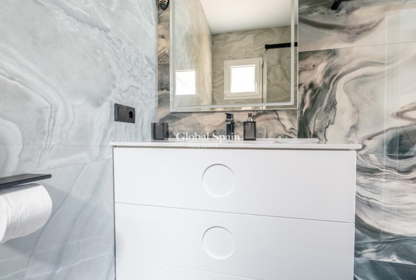 Venta - CASA -
TORREVIEJA - Punta Prima