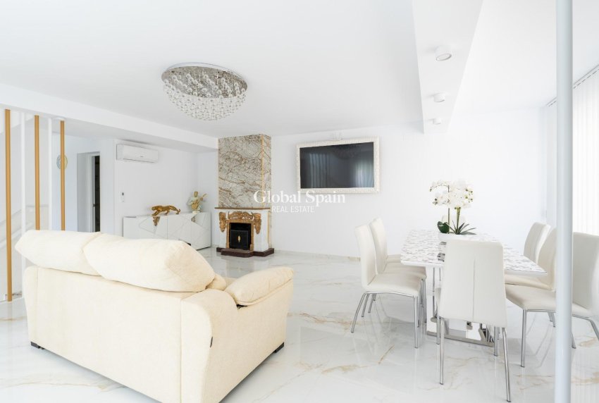Venta - CASA -
TORREVIEJA - Punta Prima