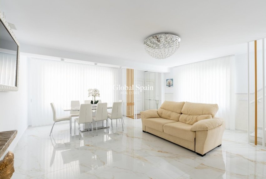 Venta - CASA -
TORREVIEJA - Punta Prima