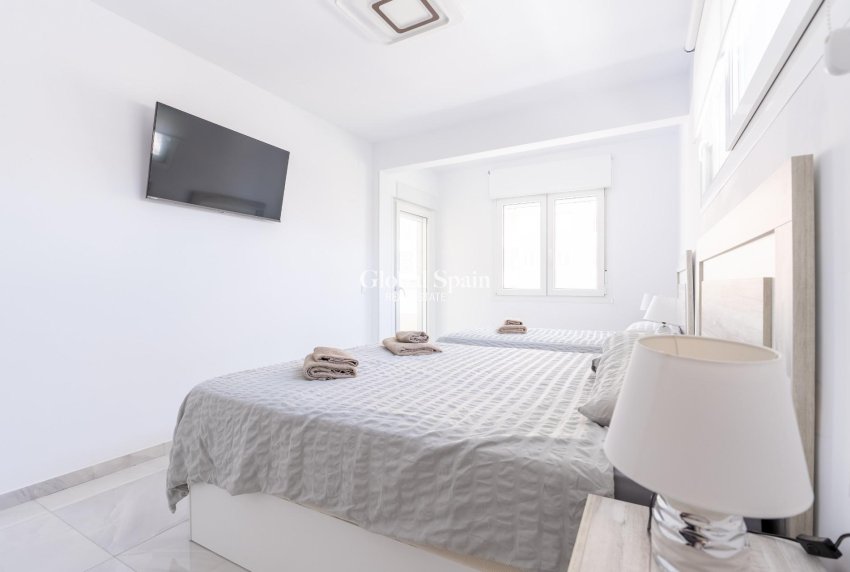 Venta - CASA -
TORREVIEJA - Punta Prima
