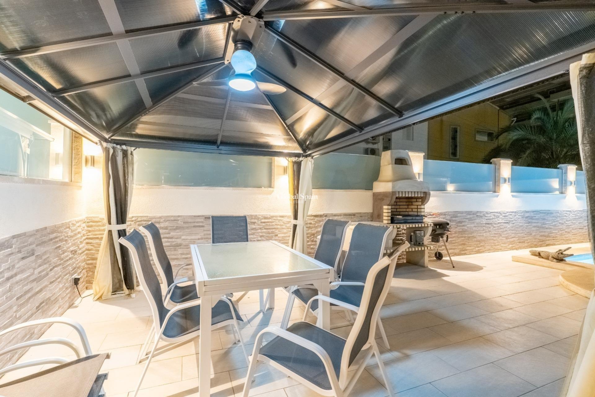 Venta - CASA -
TORREVIEJA - Punta Prima