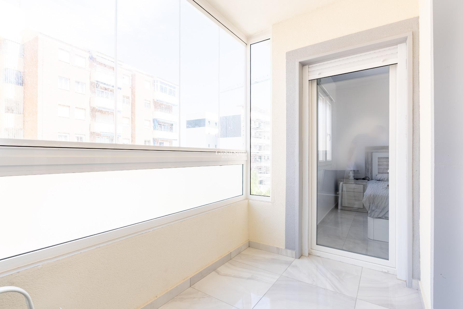 Venta - CASA -
TORREVIEJA - Punta Prima