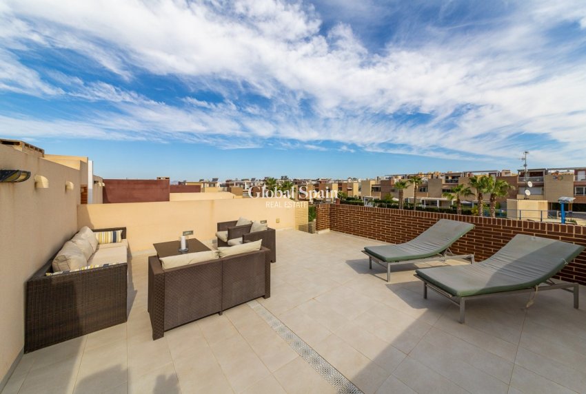 Venta - CASA -
TORREVIEJA - Sector 25