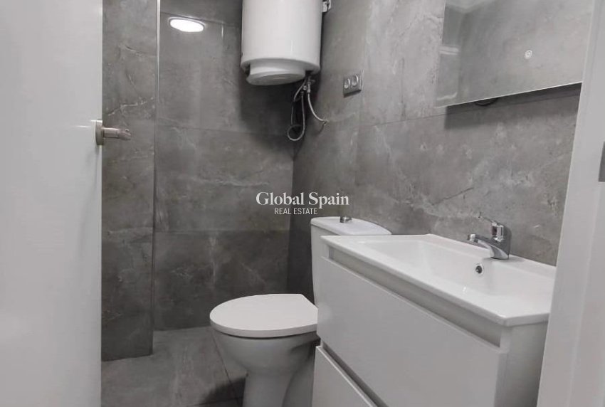 Venta - CASA -
TORREVIEJA - Sector 25