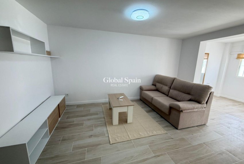 Venta - CASA -
TORREVIEJA - Sector 25