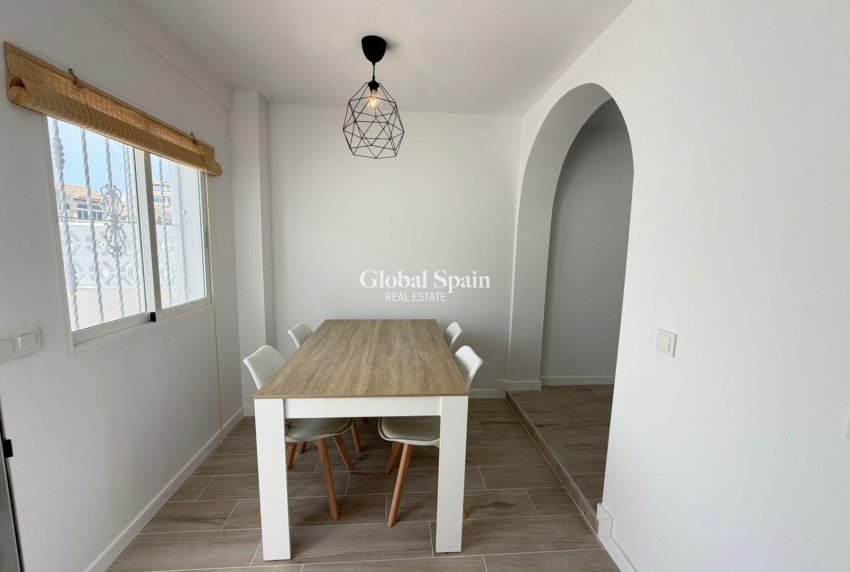 Venta - CASA -
TORREVIEJA - Sector 25