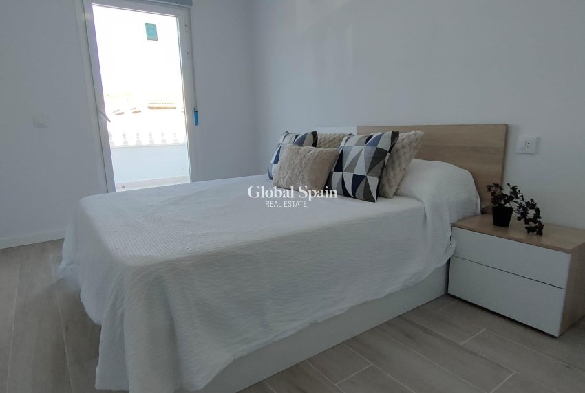 Venta - CASA -
TORREVIEJA - Sector 25