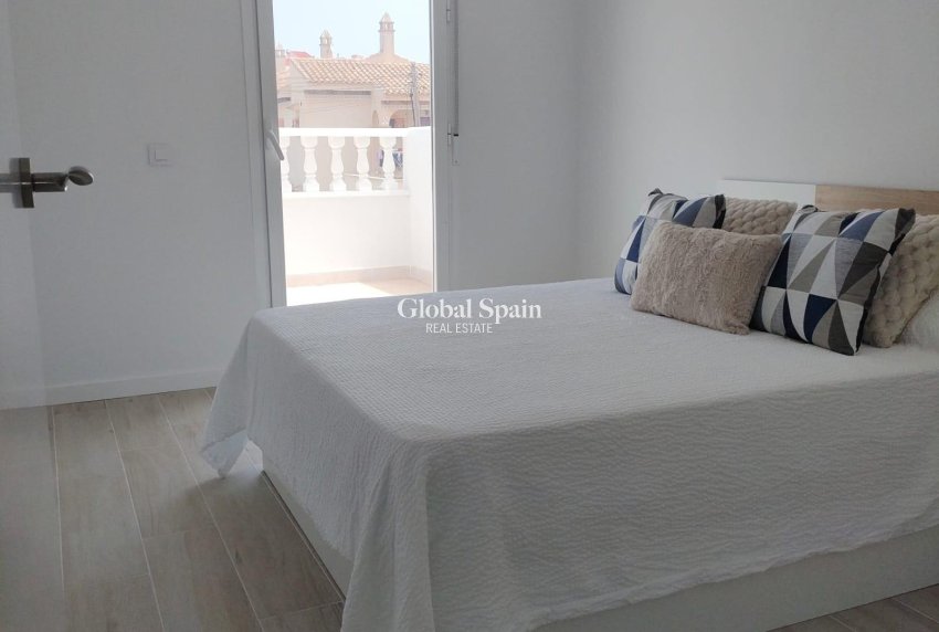 Venta - CASA -
TORREVIEJA - Sector 25