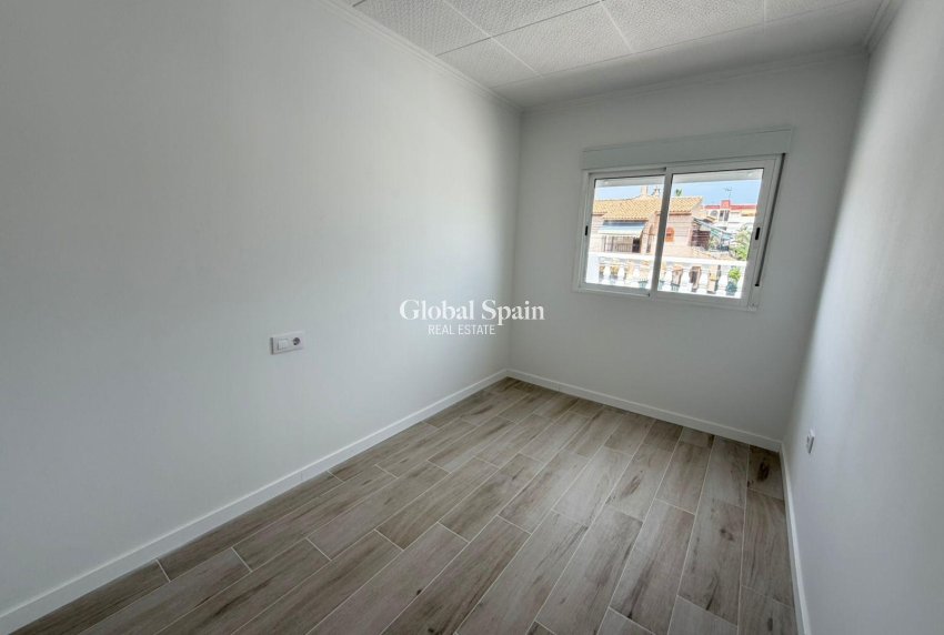 Venta - CASA -
TORREVIEJA - Sector 25