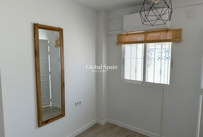 Venta - CASA -
TORREVIEJA - Sector 25