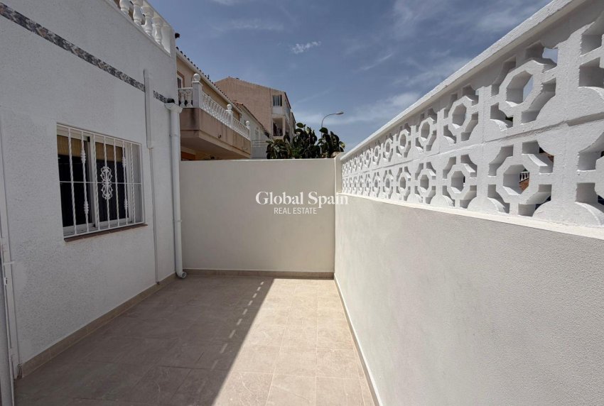 Venta - CASA -
TORREVIEJA - Sector 25