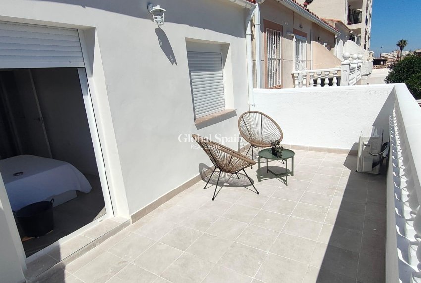 Venta - CASA -
TORREVIEJA - Sector 25