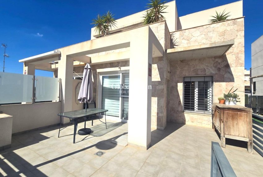 Venta - CASA -
TORREVIEJA - Sector 25
