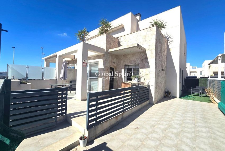Venta - CASA -
TORREVIEJA - Sector 25