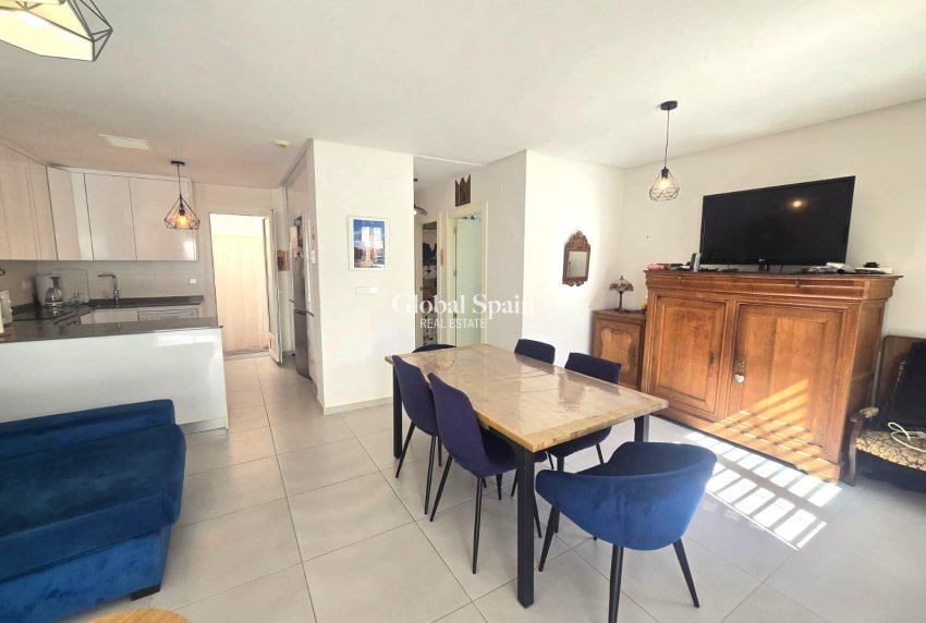Venta - CASA -
TORREVIEJA - Sector 25