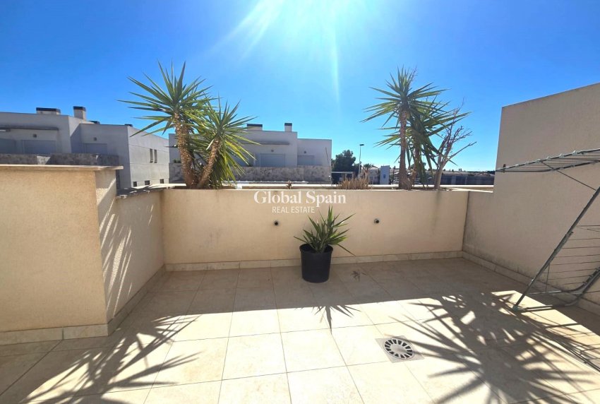 Venta - CASA -
TORREVIEJA - Sector 25