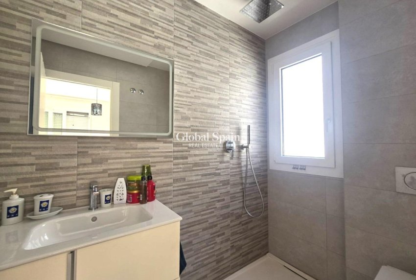 Venta - CASA -
TORREVIEJA - Sector 25