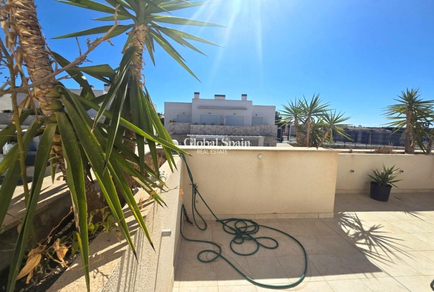 Venta - CASA -
TORREVIEJA - Sector 25