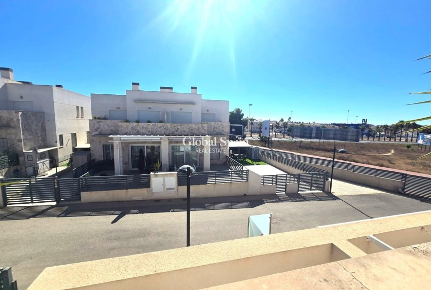 Venta - CASA -
TORREVIEJA - Sector 25