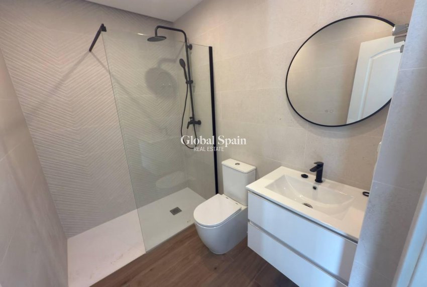 Venta - CASA -
TORREVIEJA - Zona Los Frutales