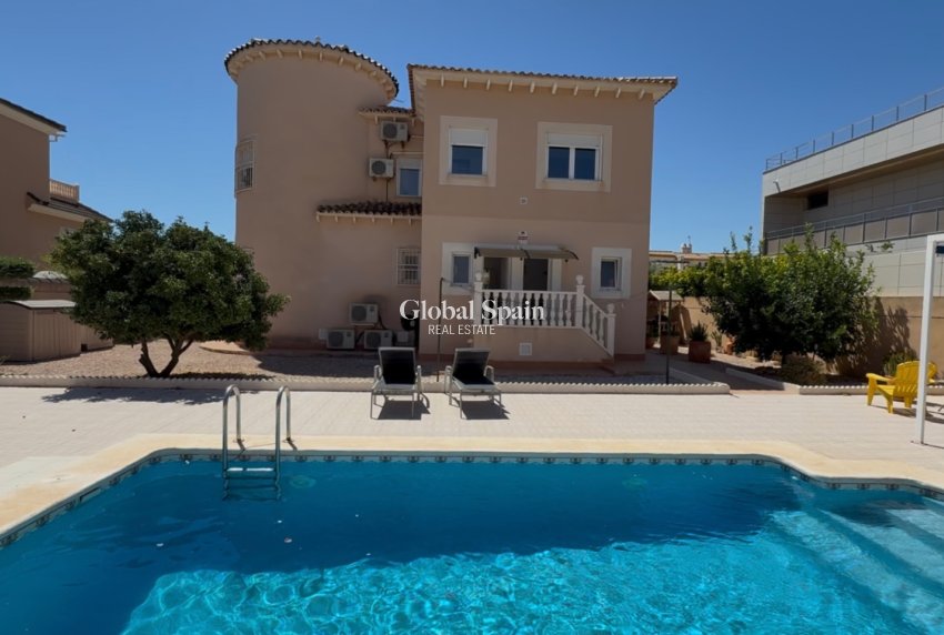 Venta - Casa unifamiliar -
ORIHUELA COSTA - Costa Blanca Sur
