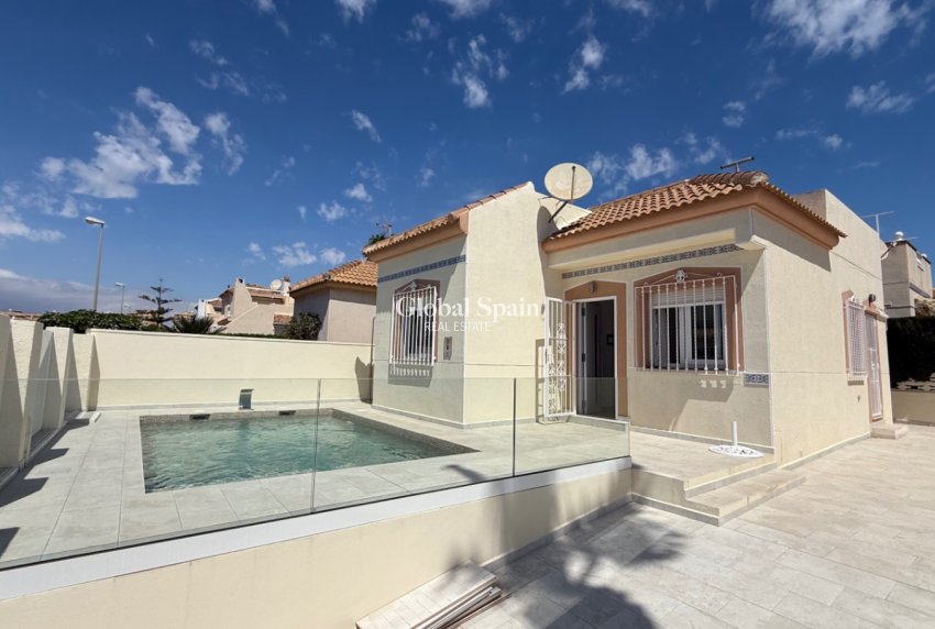 Venta - Casa unifamiliar -
TORREVIEJA - Costa Blanca Sur